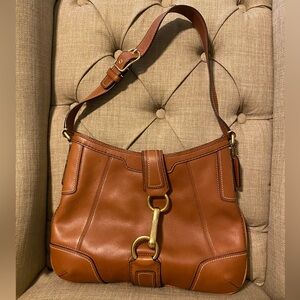 Coach Nutmeg Brown Hampton Leather Hobo
Shoulder Bag W/Brass Hardware 11043